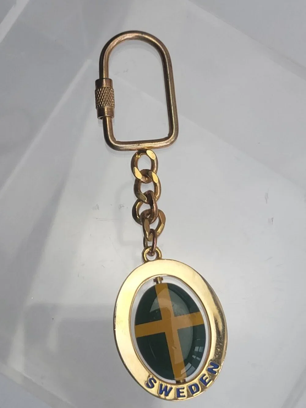 Sweden Swedish Flag Souvenir Spinner Stylized Gold Tone Metal FOB Keychain